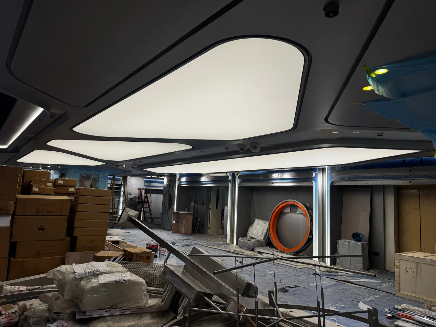 香港京東MALL — 造型天花及室內施工